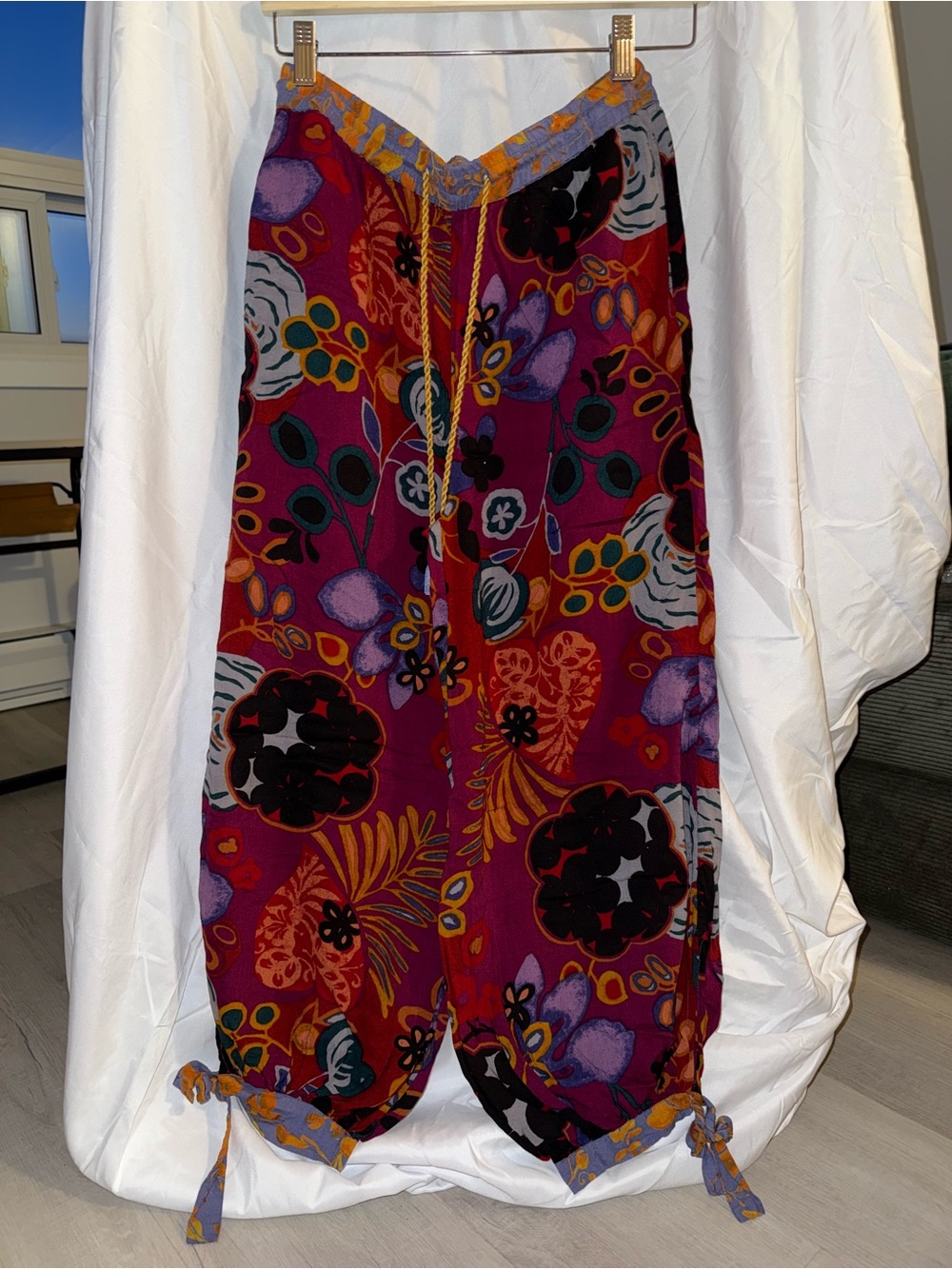 Anthropologie Multicolor Floral Cropped Drawstring Pants, size xs